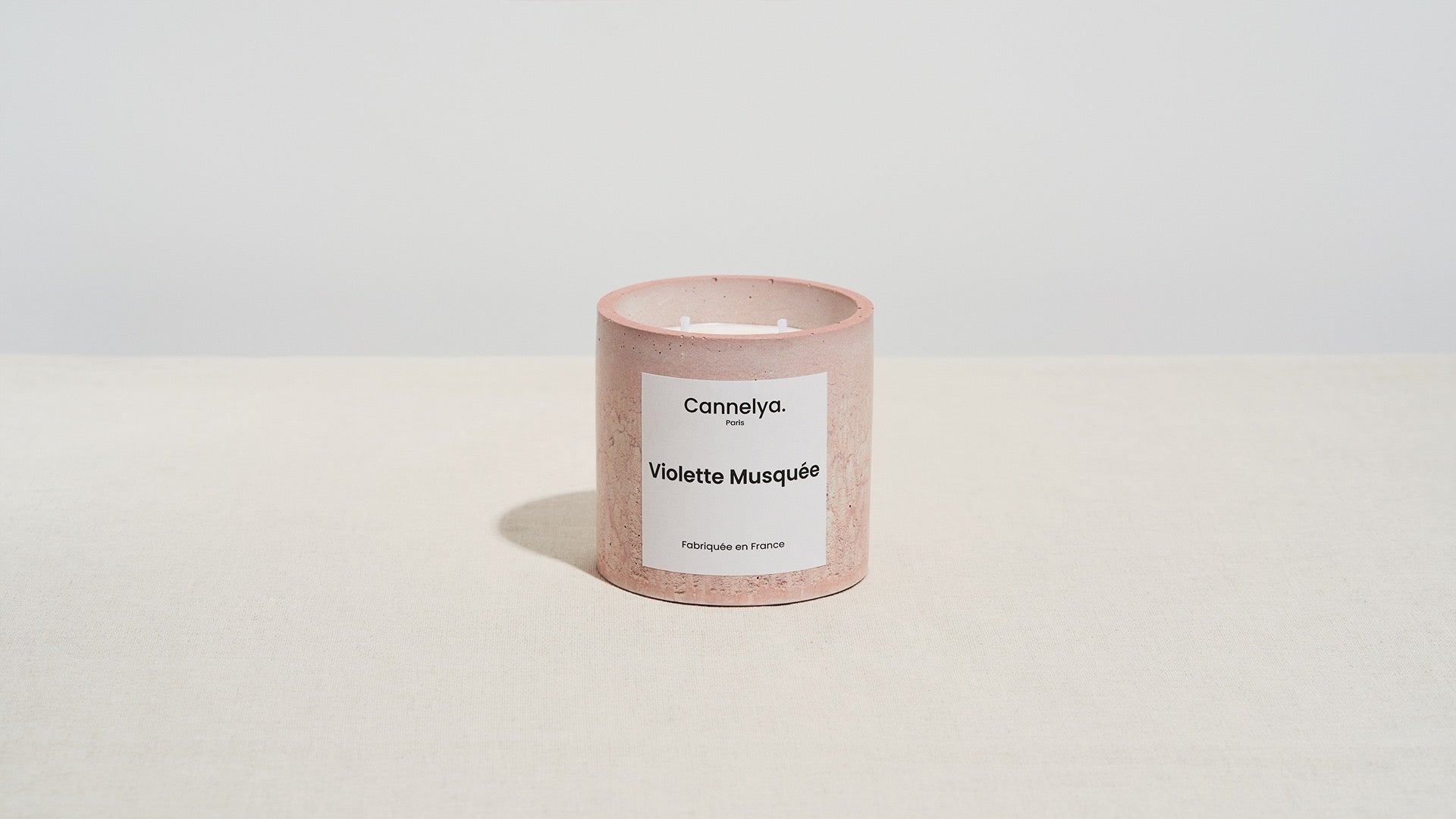 Musky Violet Scented Candle - Pink Jar