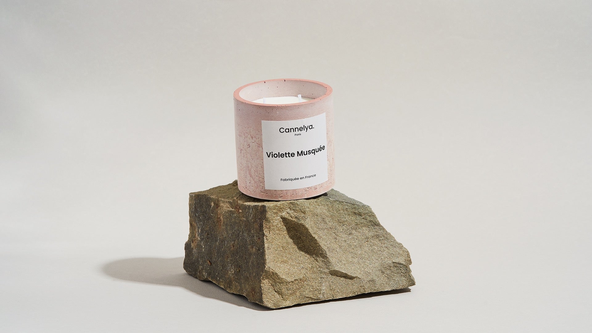 Musky Violet Scented Candle - Pink Jar