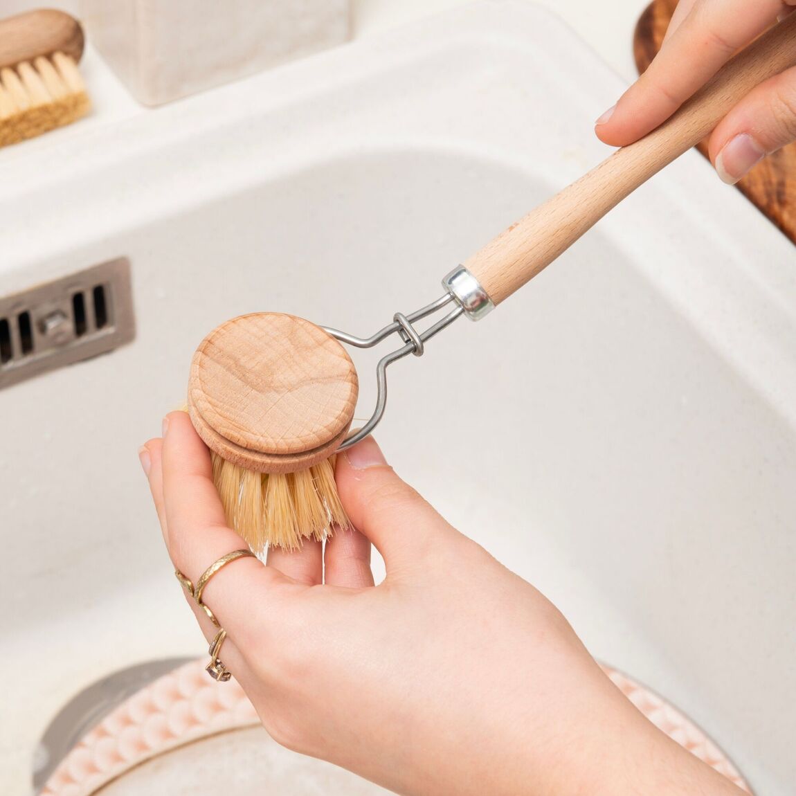 Dish Brush in Beech Wood and Vegetable Fiber - Removable Head